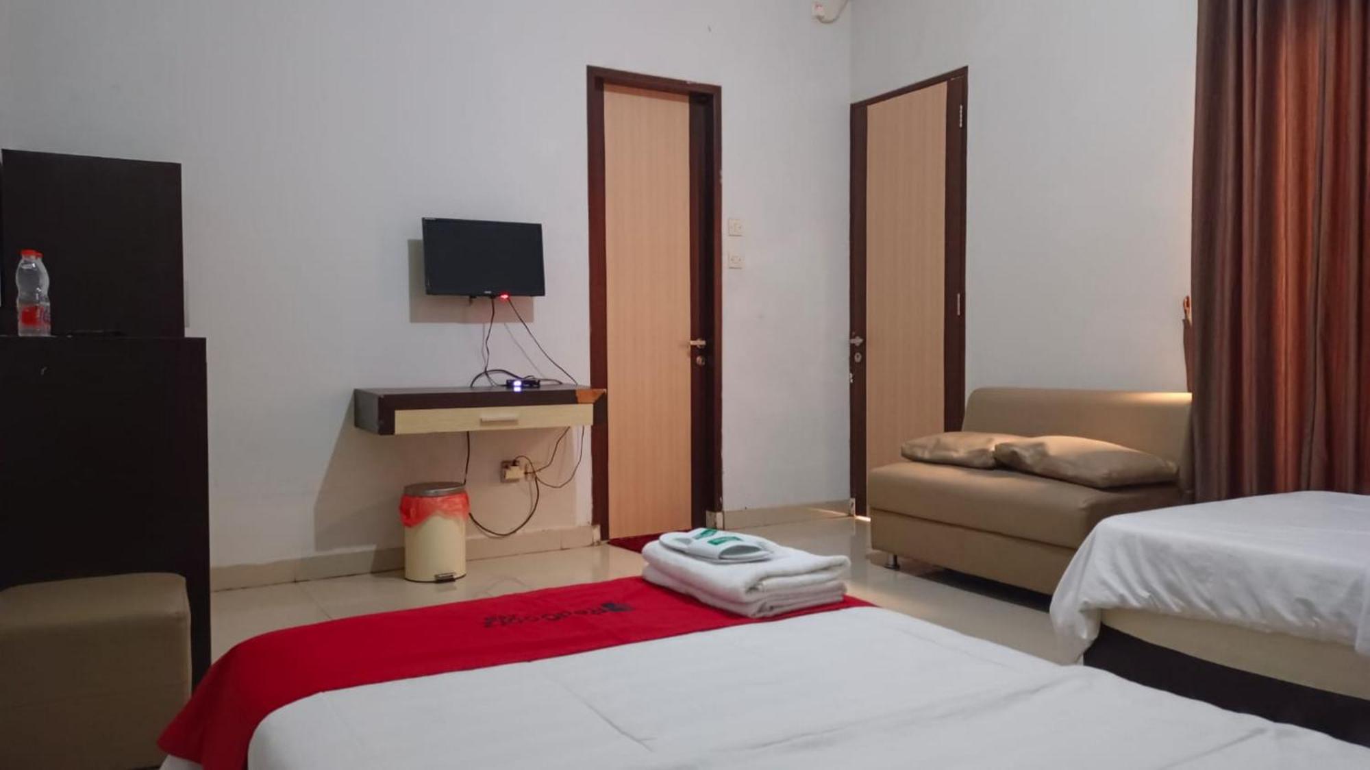 Reddoorz Syariah At Grand Taufiq Tarakan Exterior photo